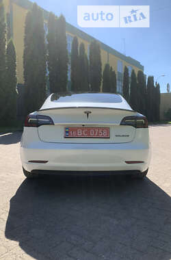Седан Tesla Model 3 2019 в Ровно