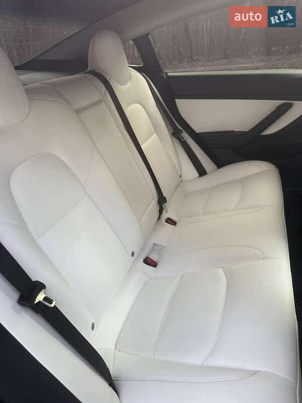 Седан Tesla Model 3 2020 в Киеве