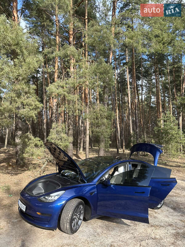 Седан Tesla Model 3 2020 в Киеве