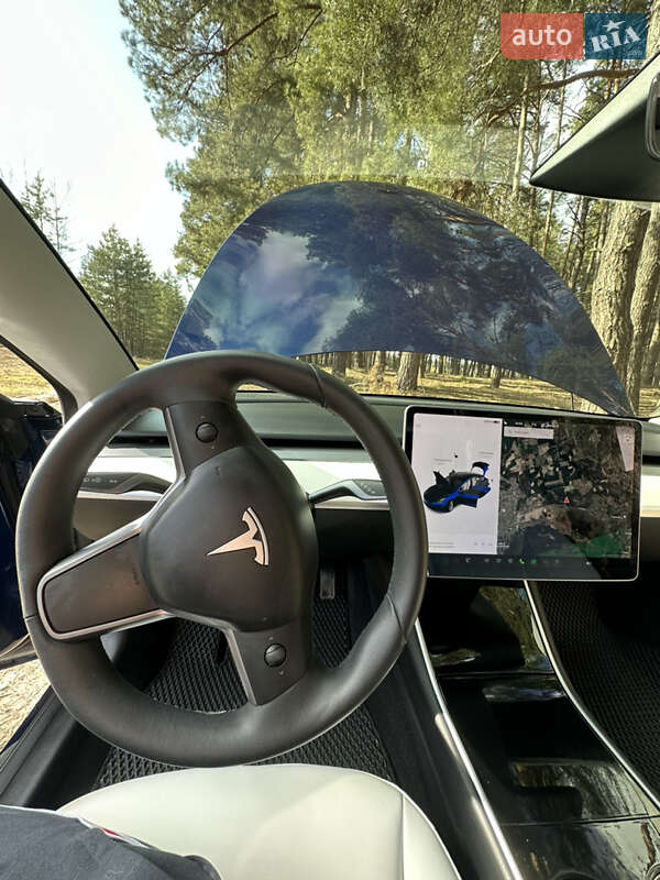 Седан Tesla Model 3 2020 в Киеве
