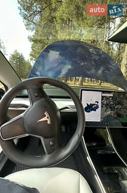 Седан Tesla Model 3 2020 в 