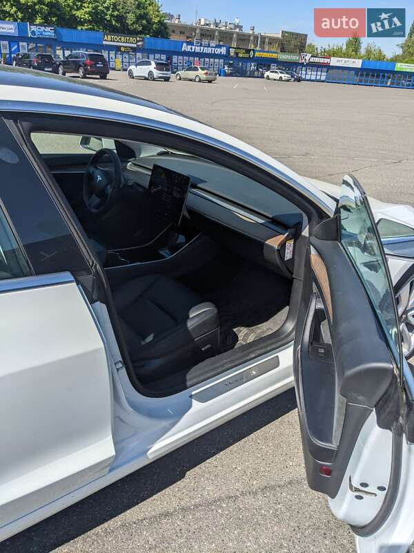 Седан Tesla Model 3 2019 в Киеве
