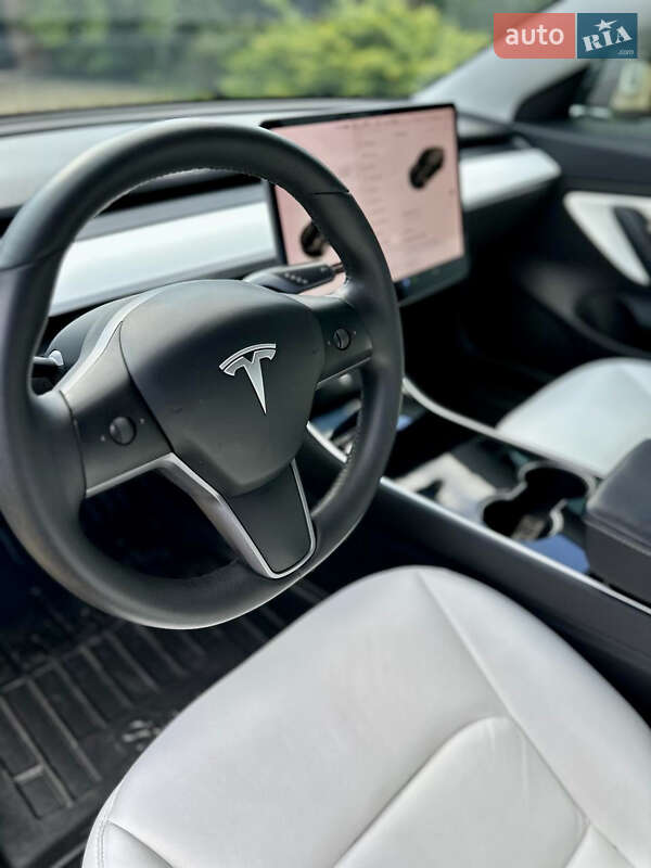 Седан Tesla Model 3 2019 в Рівному