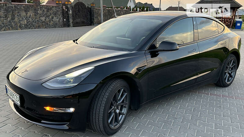 Седан Tesla Model 3 2021 в Луцке