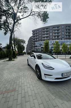 Седан Tesla Model 3 2020 в Ужгороді