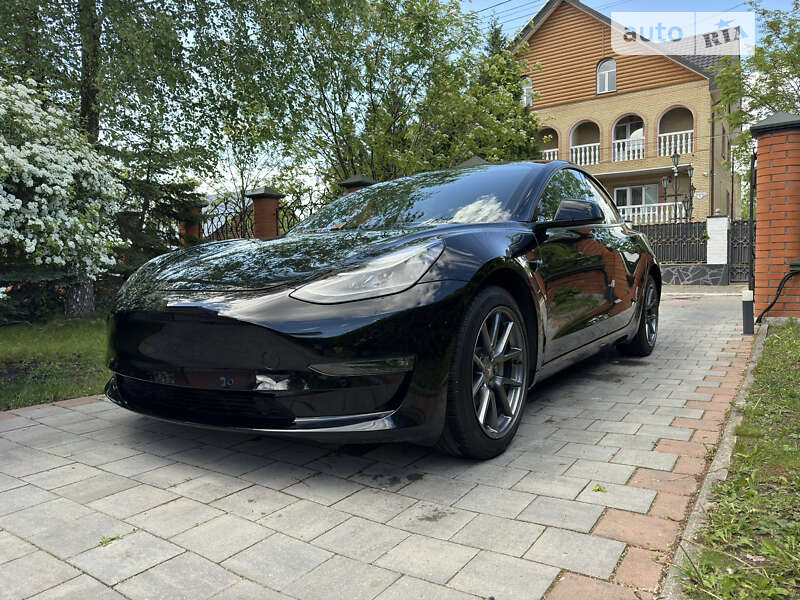 Седан Tesla Model 3 2021 в Житомире