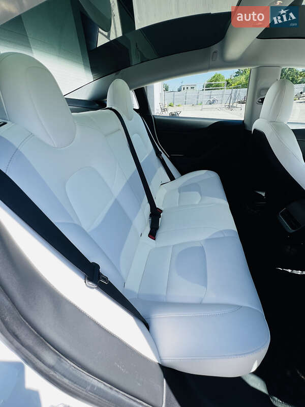 Седан Tesla Model 3 2021 в Кременчуці