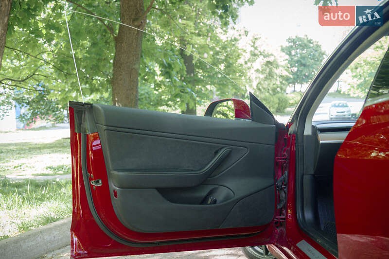 Седан Tesla Model 3 2018 в Львові фото 25 Седан Tesla Model 3 2018 в Львові