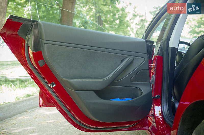Седан Tesla Model 3 2018 в Львове