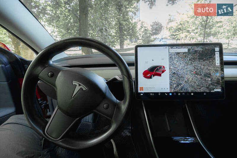 Седан Tesla Model 3 2018 в Львове