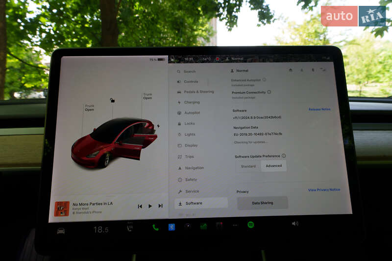Седан Tesla Model 3 2018 в Львове