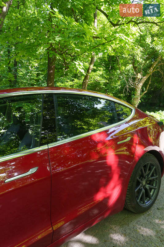 Седан Tesla Model 3 2018 в Львове