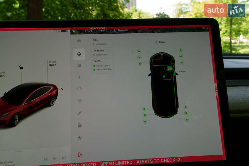 Седан Tesla Model 3 2018 в Львове