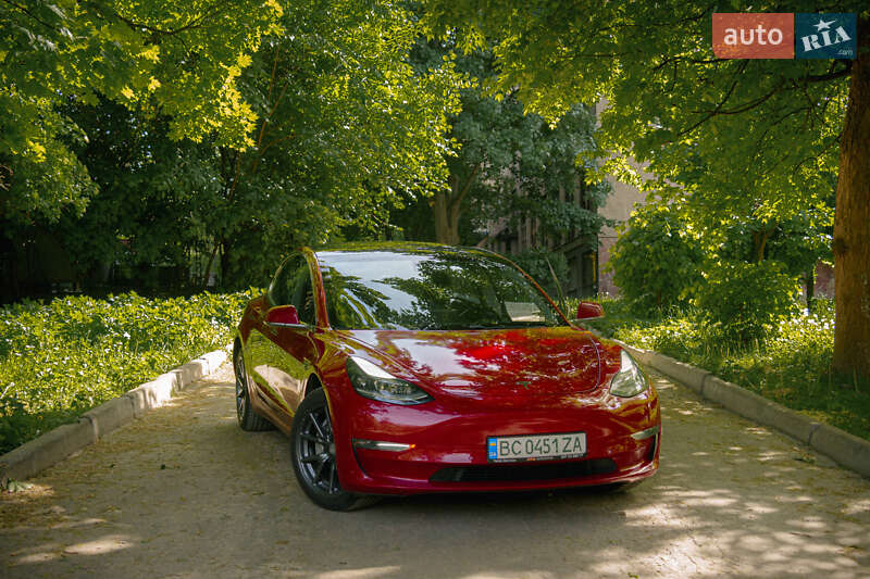 Седан Tesla Model 3 2018 в Львове