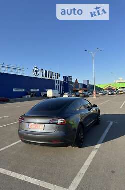 Седан Tesla Model 3 2022 в Мукачево