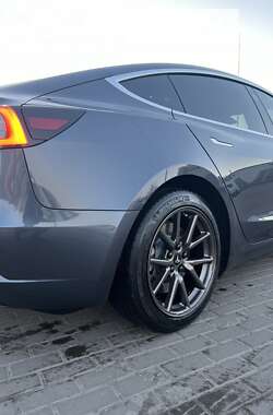 Седан Tesla Model 3 2020 в Львове