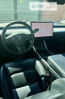 Седан Tesla Model 3 2019 в Кривому Розі