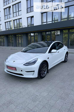 Седан Tesla Model 3 2021 в Новояворовске