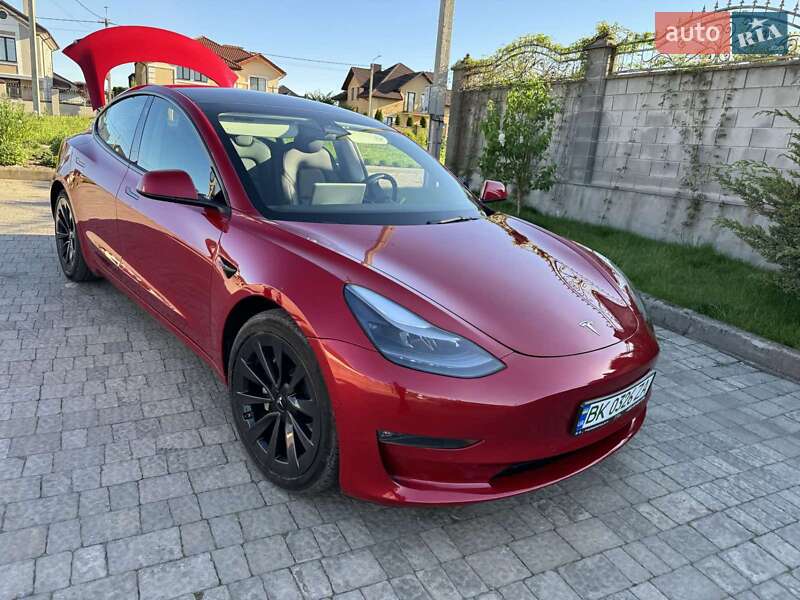Седан Tesla Model 3 2022 в Рівному