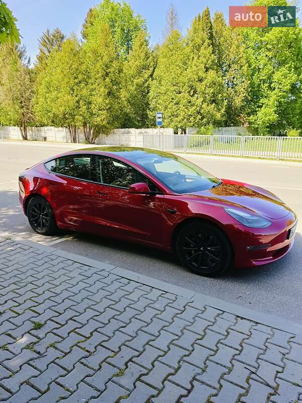 Седан Tesla Model 3 2022 в Рівному