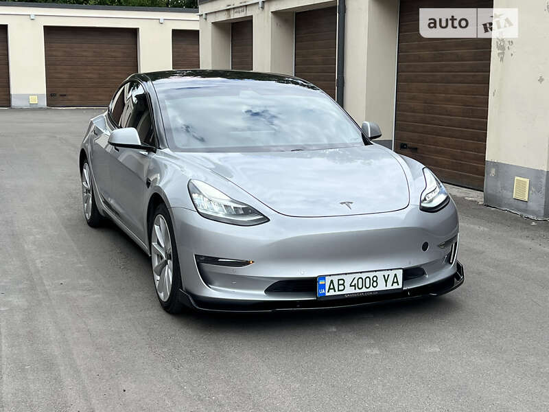 Седан Tesla Model 3 2018 в Виннице