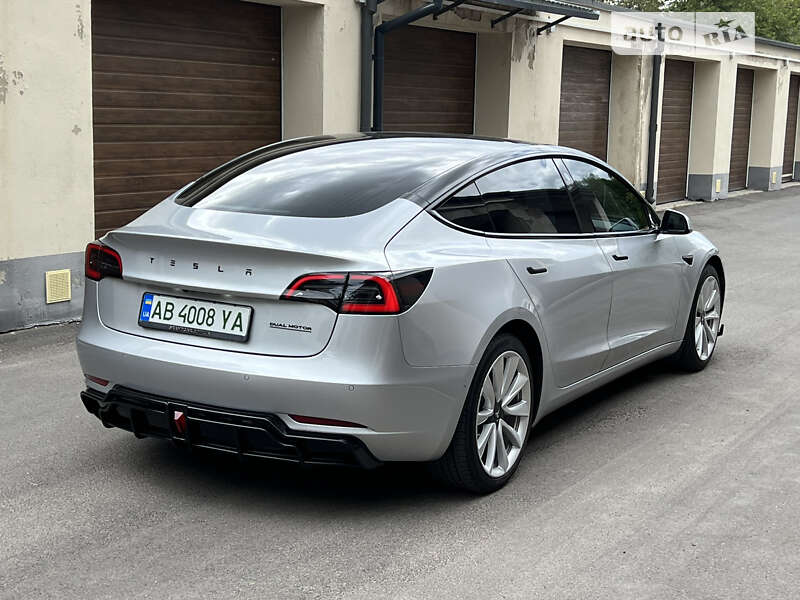 Седан Tesla Model 3 2018 в Виннице
