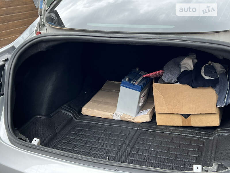 Седан Tesla Model 3 2018 в Виннице