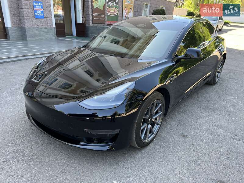 Седан Tesla Model 3 2021 в Кам'янському
