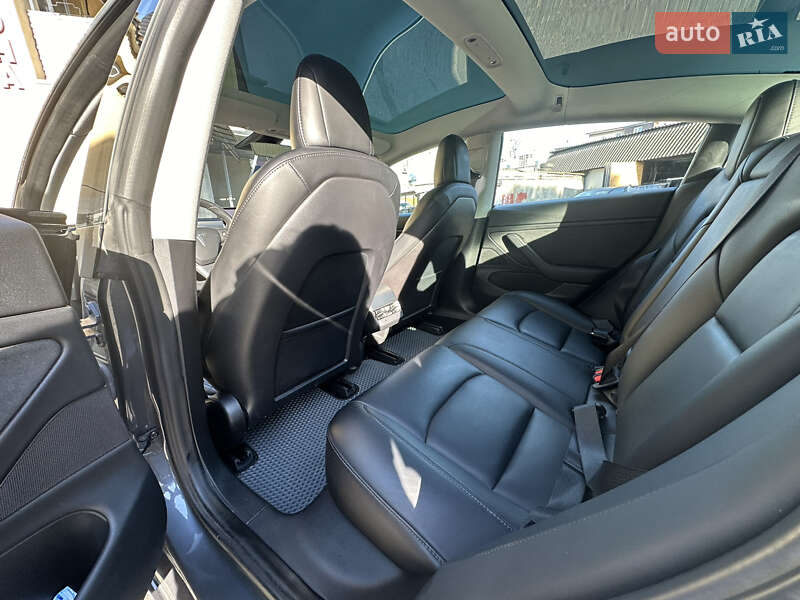Седан Tesla Model 3 2019 в Киеве