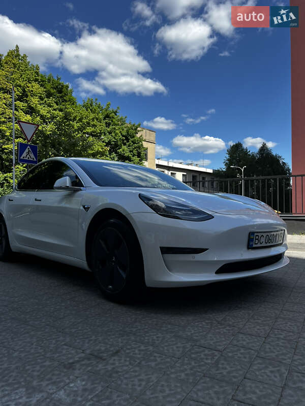 Седан Tesla Model 3 2019 в Львове
