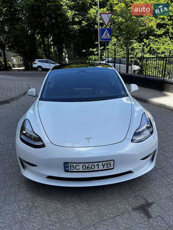 Седан Tesla Model 3 2019 в Львове