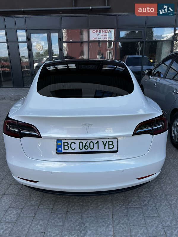 Седан Tesla Model 3 2019 в Львове