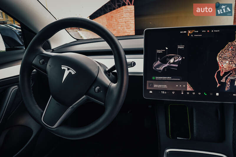 Седан Tesla Model 3 2022 в Николаеве