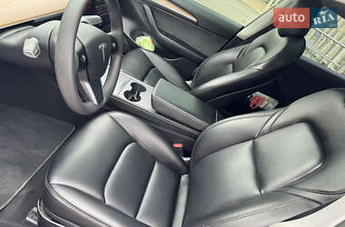 Седан Tesla Model 3 2021 в 