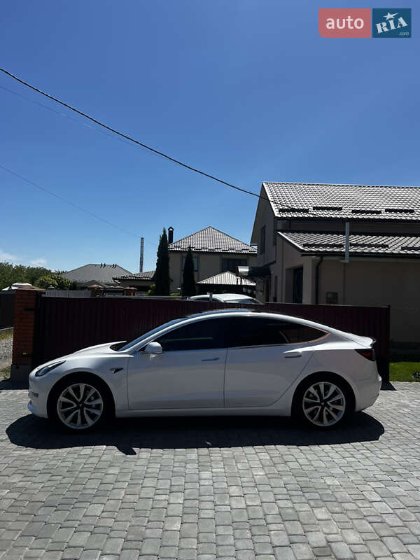 Седан Tesla Model 3 2019 в Вінниці