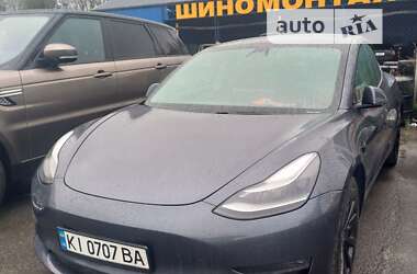 Седан Tesla Model 3 2020 в Львове