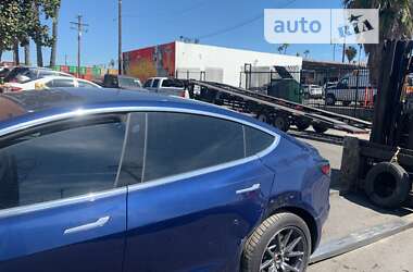 Седан Tesla Model 3 2018 в Львові