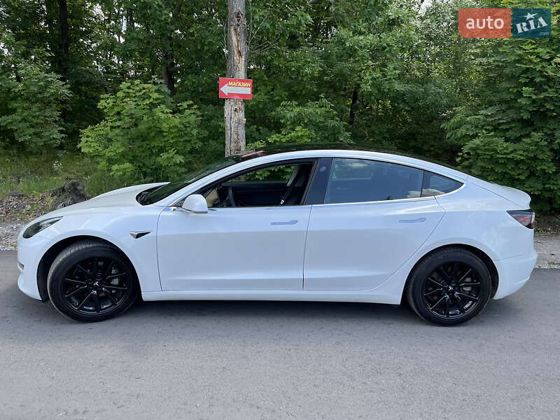 Седан Tesla Model 3 2020 в Новомосковську