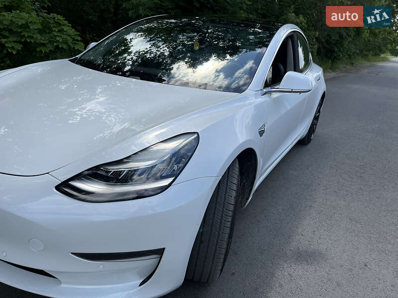 Седан Tesla Model 3 2020 в Новомосковську