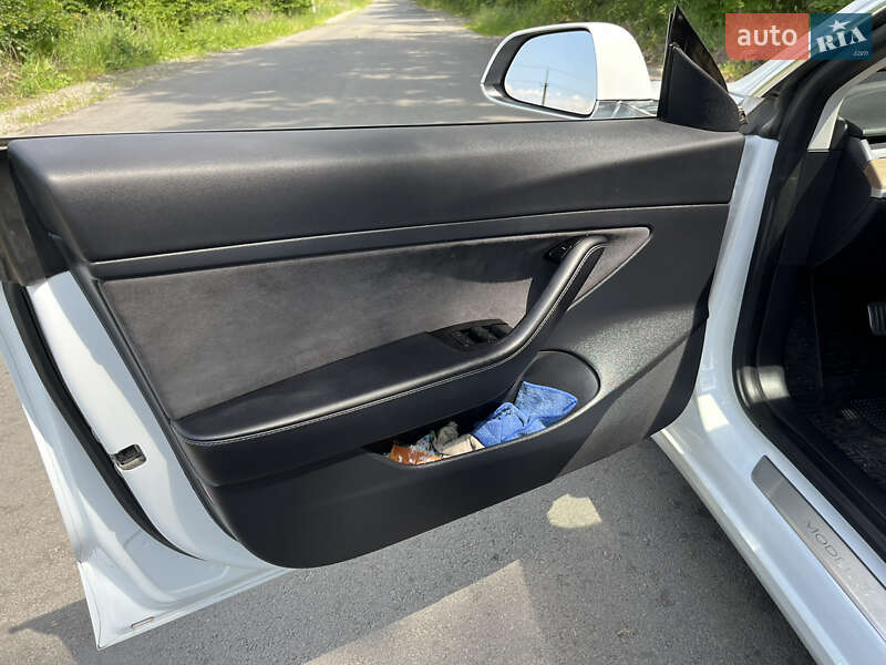 Седан Tesla Model 3 2020 в Новомосковську