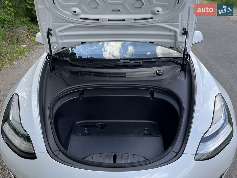 Седан Tesla Model 3 2020 в Новомосковську