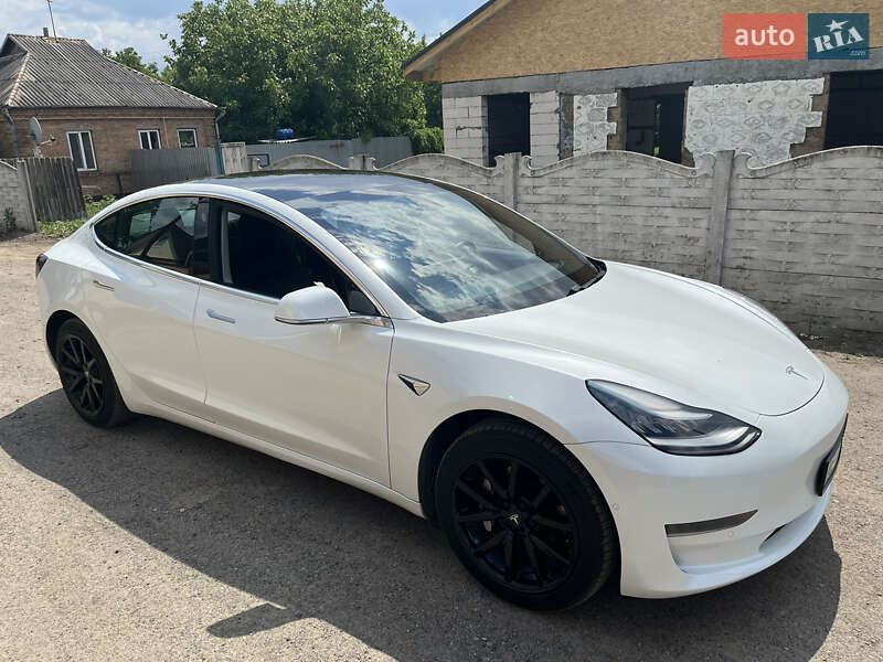 Седан Tesla Model 3 2020 в Новомосковську