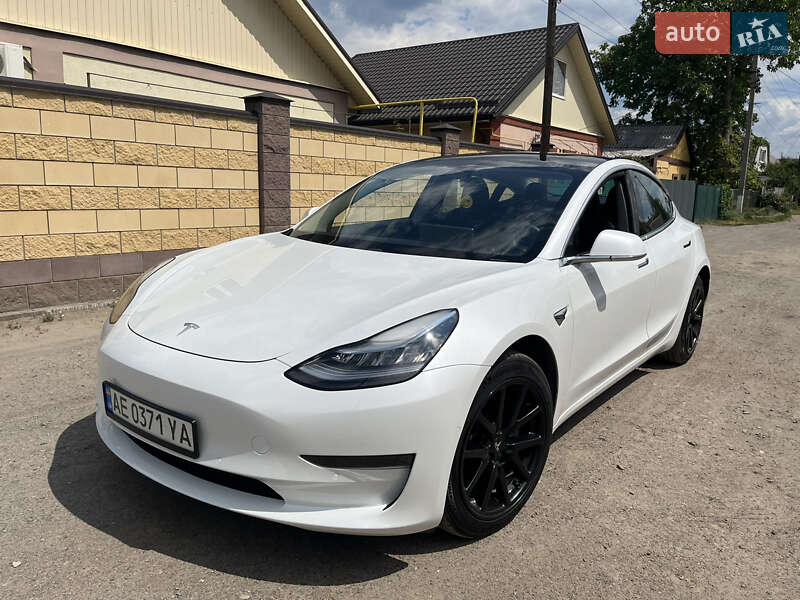 Седан Tesla Model 3 2020 в Новомосковську