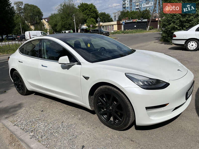 Седан Tesla Model 3 2020 в Новомосковську