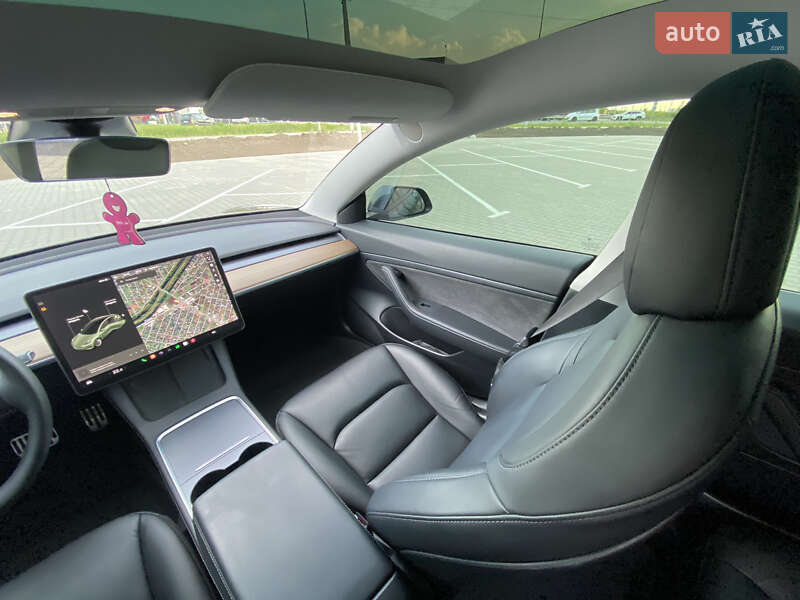 Седан Tesla Model 3 2020 в Луцке