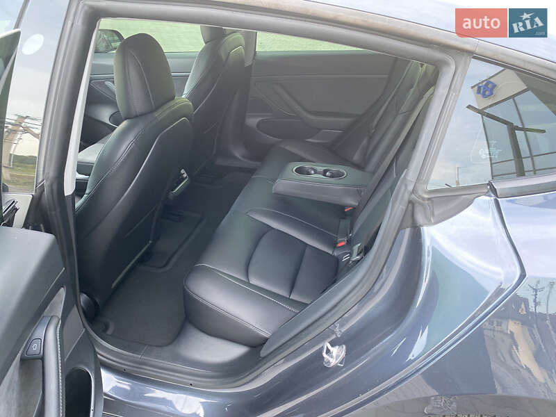 Седан Tesla Model 3 2020 в Луцьку