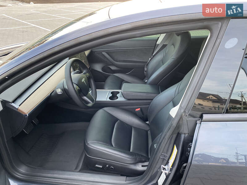 Седан Tesla Model 3 2020 в Луцке