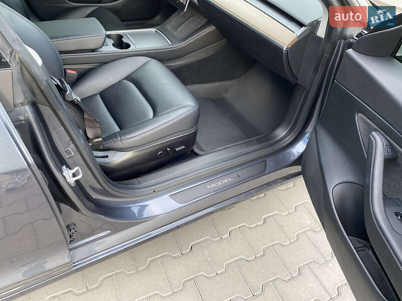 Седан Tesla Model 3 2020 в Луцке