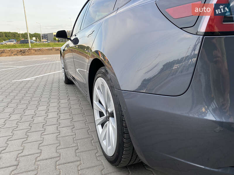 Седан Tesla Model 3 2020 в Луцке