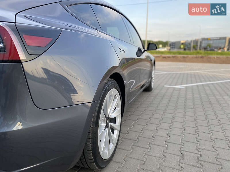 Седан Tesla Model 3 2020 в Луцке